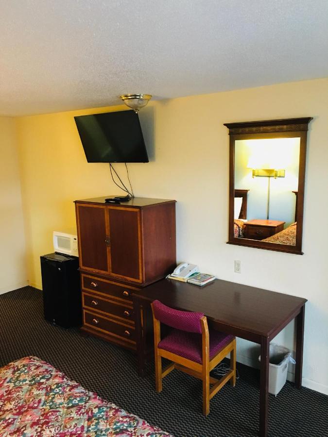 Budget Inn Caravan Motel Harrisonville Kültér fotó